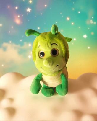 Peluche di bruco verde.