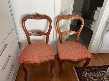 due sedie antiche gemelle di legno