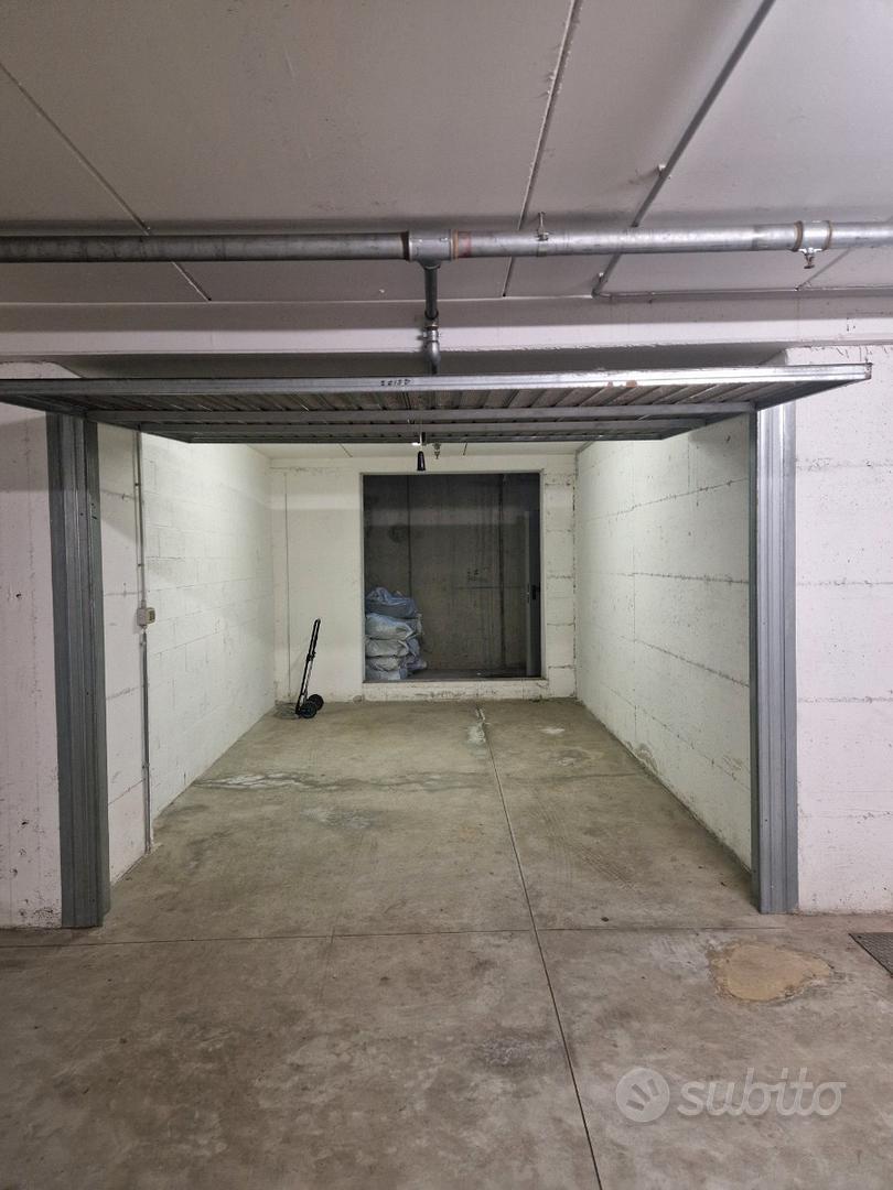 Garage con cantina