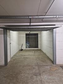 Garage con cantina