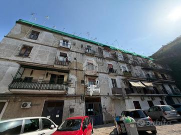 MONOLOCALE A NAPOLI