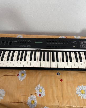 Tastiera Rhodes 660