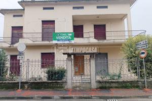 VILLA BIFAMILIARE AREA ESTERNA E LASTRICO SOLARE I