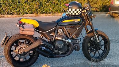 Ducati scarmbler full throttle