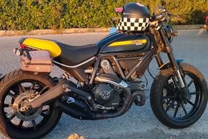 Ducati scarmbler full throttle