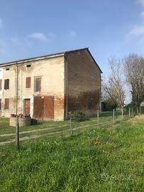 Porzione da ristrutturare con giardino