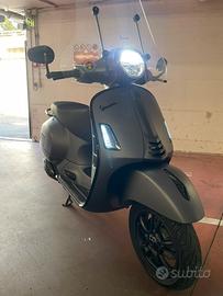 Vespa 300 GTS hpe supersport