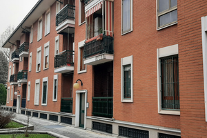 4 locali 2 bagni 2 balconi cantina poss. Box