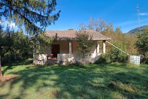 Terreno a Carpineto con fabbricato