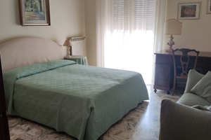 Camera arredata per professoresse