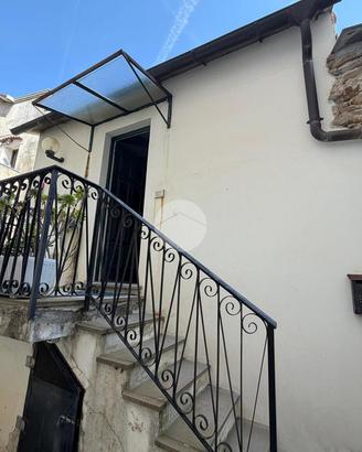 2 LOCALI A DIANO MARINA