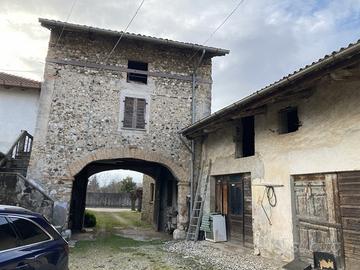 Borgo agricolo con terreno