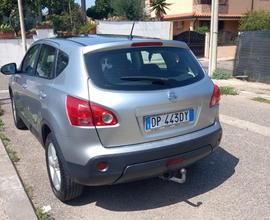 Nissan Qashqai grigia