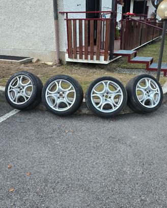 4 cerchi in lega originali R17 Alfa MiTo con gomme