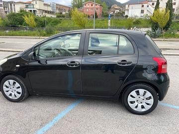 TOYOTA YARIS 1000