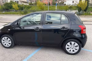 TOYOTA YARIS 1000