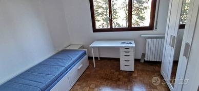 Stanza in appartamento di 120 m² a Milano