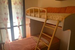 letto a castello con scrivania e armadio