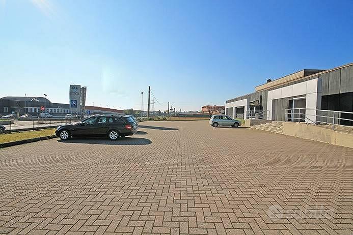 Immobile di 2005 m² con più di 5 locali a Osio Sop - Vista 2