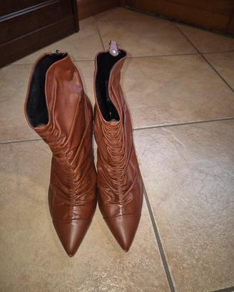 stivaletto arricciato color cognac taglia 40