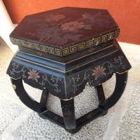 Tavolino esagonale cinese intarsiato 