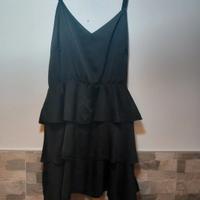 Abito corto nero da donna leggero e svolazzante