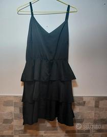 Abito corto nero da donna leggero e svolazzante