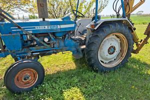 TRATTORE FORD 5600 CON  CARICATORE MAZZOTTI