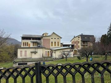 Casa indipendente di 3581 m² con più di 5 locali a