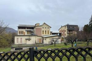 Casa indipendente di 3581 m² con più di 5 locali a