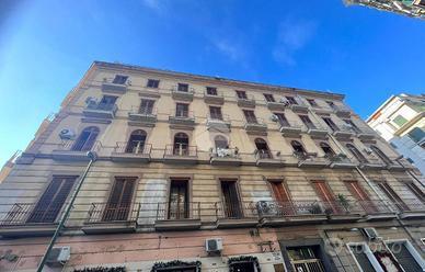 3 LOCALI A NAPOLI