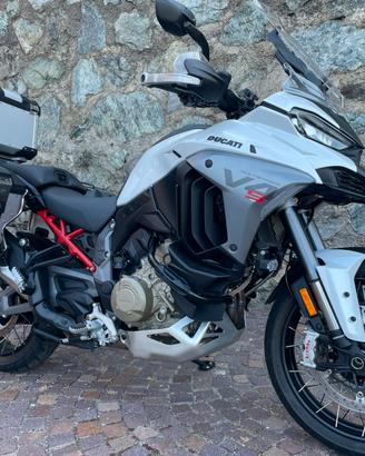 DUCATI Mulistrada V4S Adventure Travel & Radar