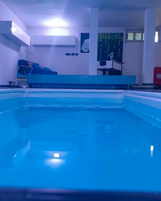 Casa con piscina privata e giardino