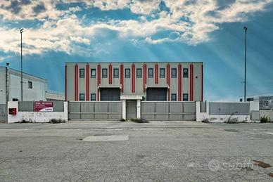 Immobile di 2500 m² con più di 5 locali a Putignan