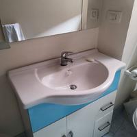 Mobiletto da bagno con lavabo  e cassetti
