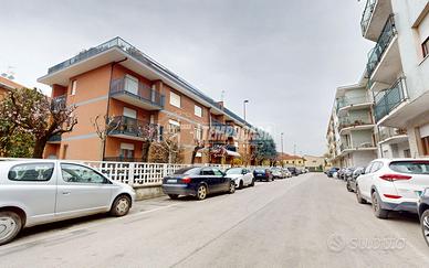 QUADRILOCALE IN ZONA COMODA