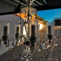 Lampadario di vetro a goccia di cristallo.