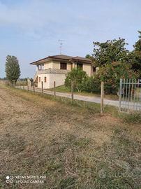 Casa con annesso terreno di 5 ettari