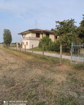 Casa con annesso terreno di 5 ettari