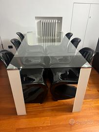 Tavolo in cristallo con gambe in ecopelle bianche