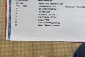 Vespa 300 GTS super sport bianca