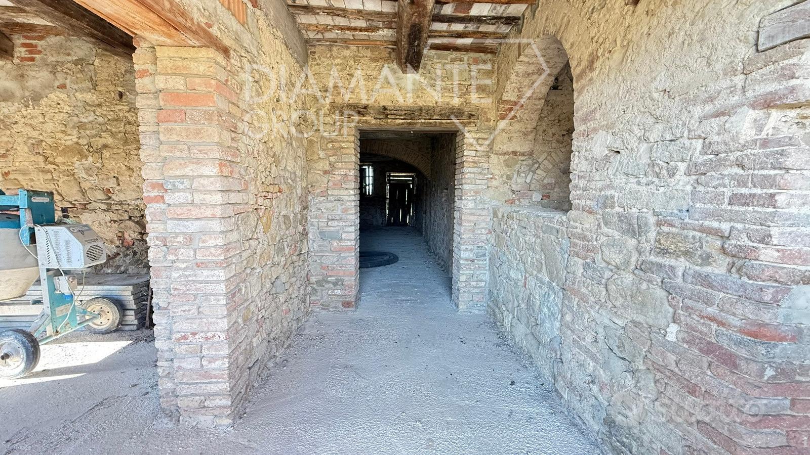 Casale pietra e mattoni parzialmente ristrutturato - Vista 3