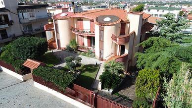 BIFAMILIARE A POLLENA TROCCHIA