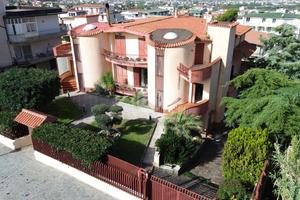 BIFAMILIARE A POLLENA TROCCHIA