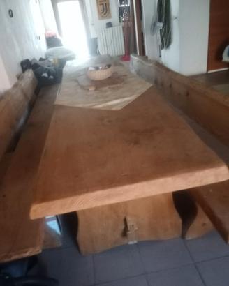 Tavolo in legno massello