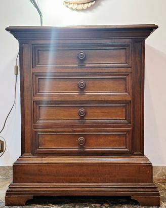Comodino alto / Settimino in stile classico