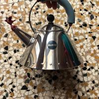 Bollitore alessi 9093 con manico azzurro