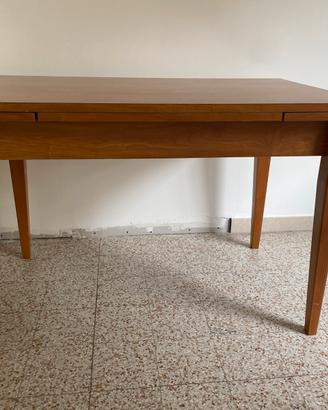 Tavolo allungabile con cassetto