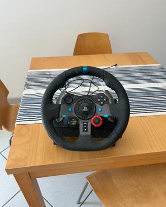 Volante e pedaliera Logitech