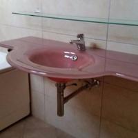 Lavandino vetro rosa salmone + ripiano sospeso